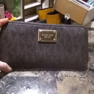 Mickarl kors wallet